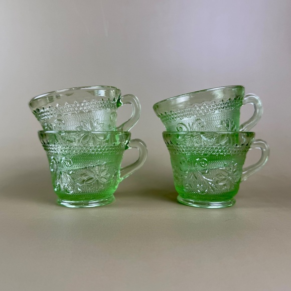 Vintage Indiana Glass Green Depression Cups | Sandwich Pattern | Set of 4 - Picture 2 of 16